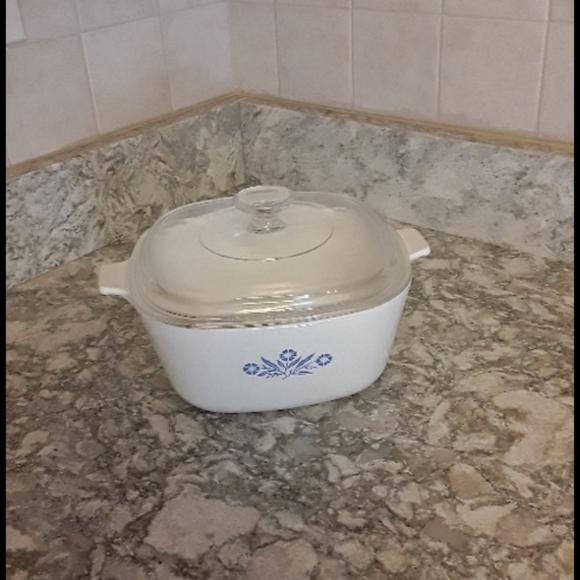 CORINGWARE Vintage Casserole - Picture 1 of 3